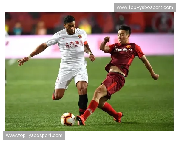 巅峰对决：当上海上港遇上河北华夏，那场足球盛世的流光溢彩